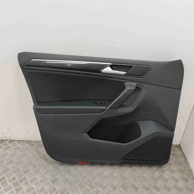 Priekšējo durvju apšuvums 5NC867011