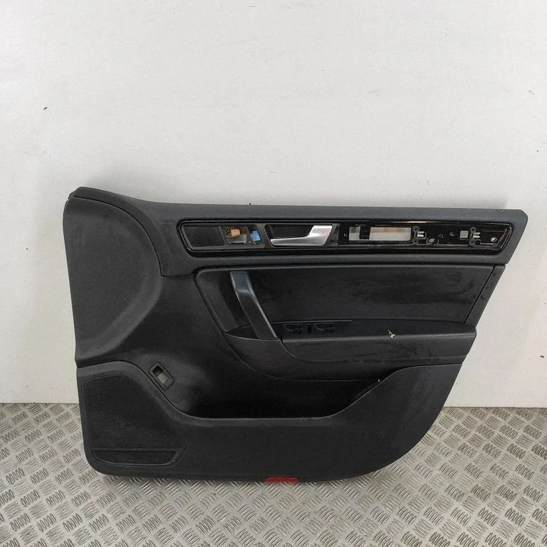 Boczek drzwi przednich 7P2867012EH