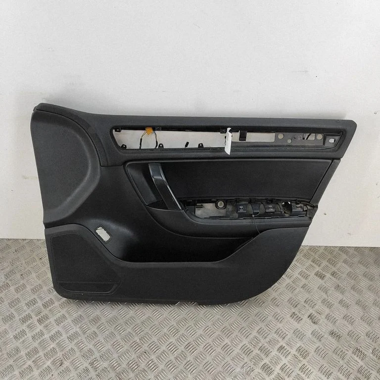 Priekšējo durvju apšuvums 7P0863979