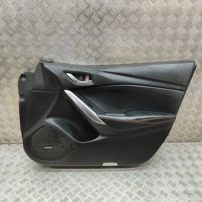 Boczek drzwi przednich GHR968420F04