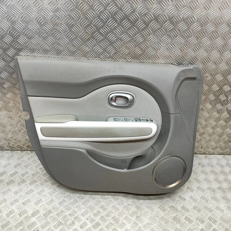 Boczek drzwi przednich 82370B2000