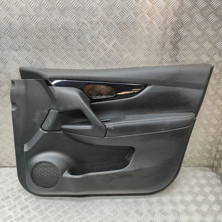 Boczek drzwi przednich 809224EA1A