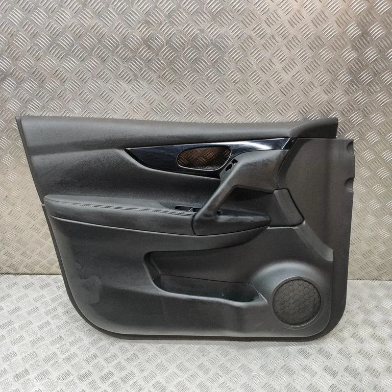 Boczek drzwi przednich 809234EA1A