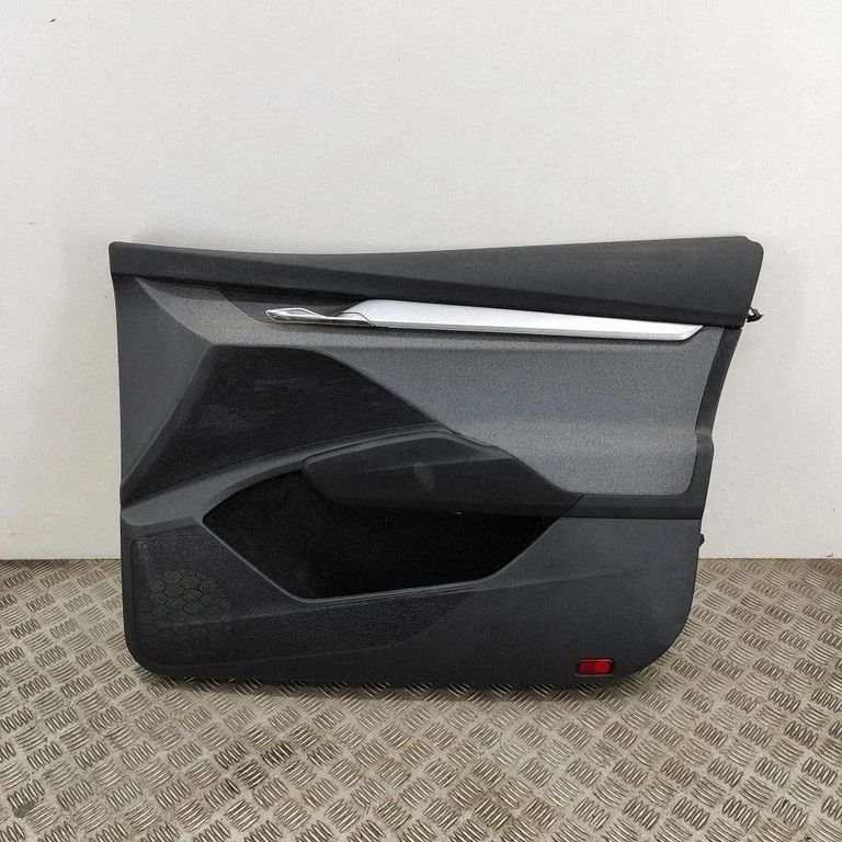 Priekšējo durvju apšuvums 5LB867014A