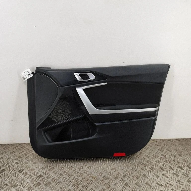 Priekšējo durvju apšuvums 82302J7032