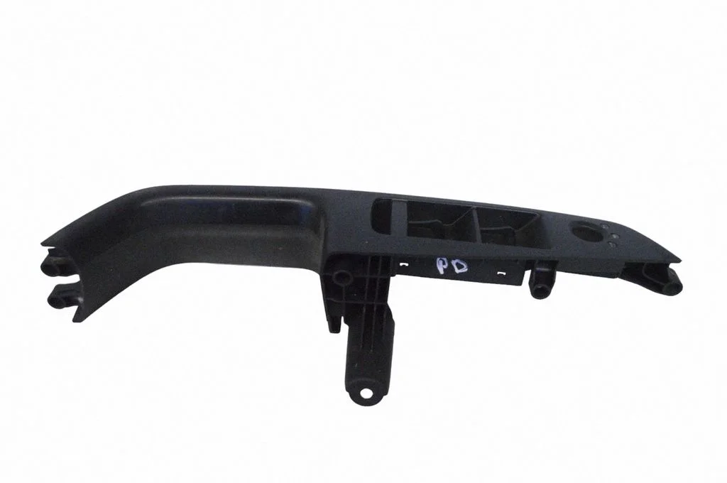 Front door card panel trim 4G8867172