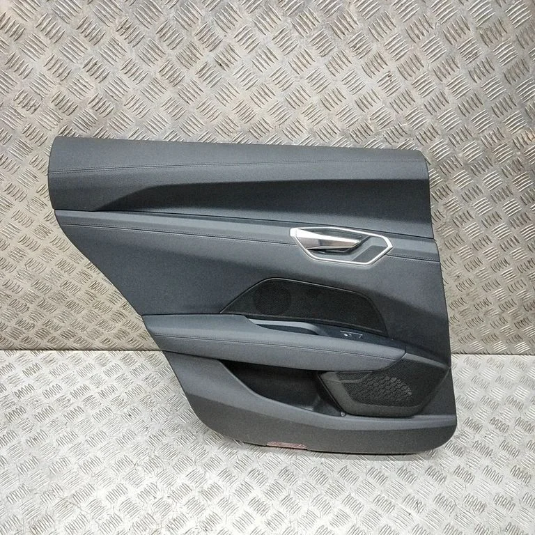 Aizmugurējo durvju apšuvums 4J3868067