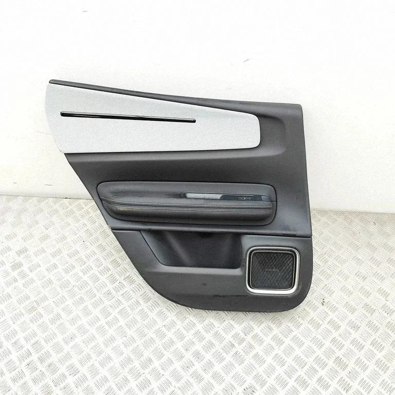 Boczek drzwi tylnych 6608212245 – Polestar 1 (2019-)