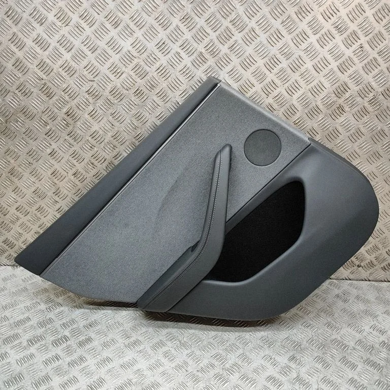 Boczek drzwi tylnych – Tesla Model Y (2020-)