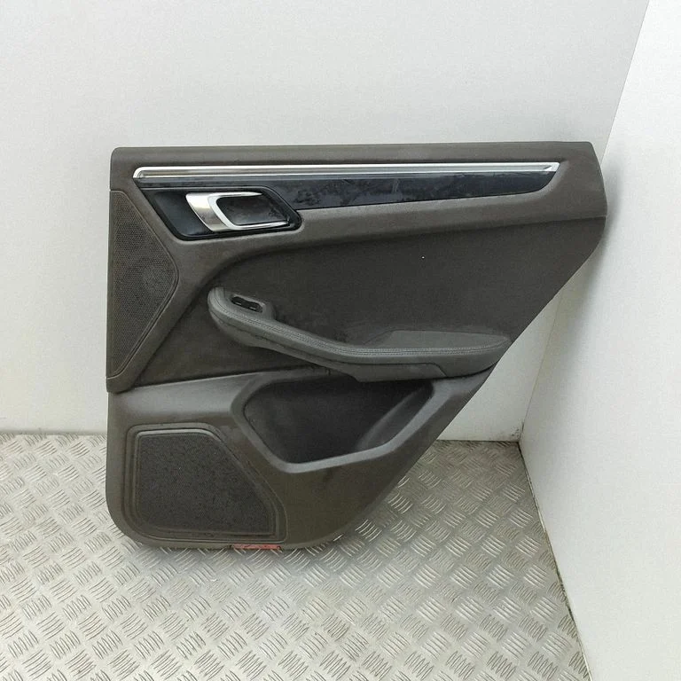 Aizmugurējo durvju apšuvums – Porsche Macan (95B) (2019-)