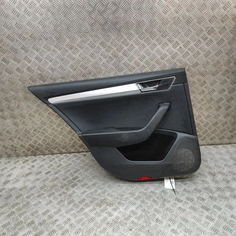 Rear door card panel trim 3V5867211