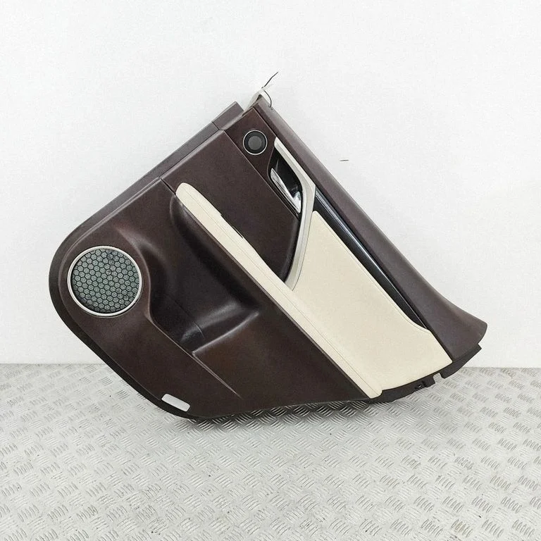 Boczek drzwi tylnych 6763048742