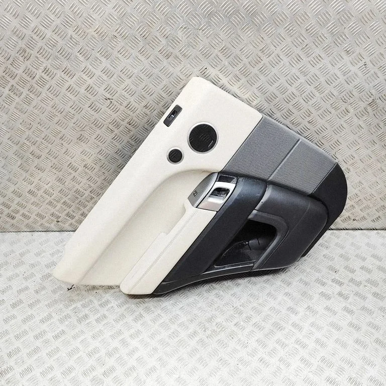 Boczek drzwi tylnych DK6227407AA