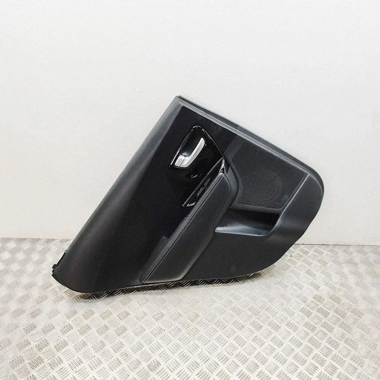 Aizmugurējo durvju apšuvums 83305Q4120