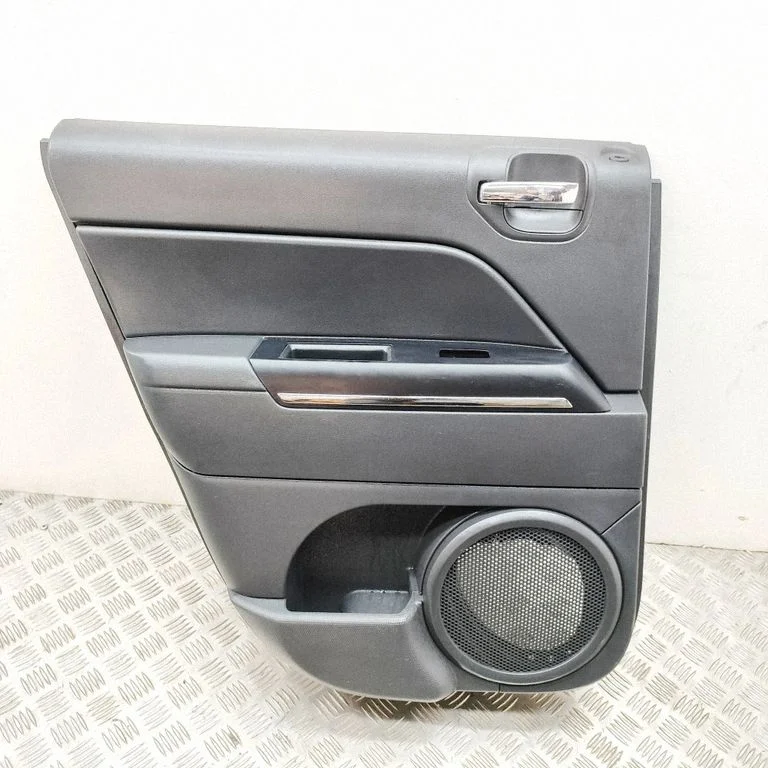 Aizmugurējo durvju apšuvums 0100737AA