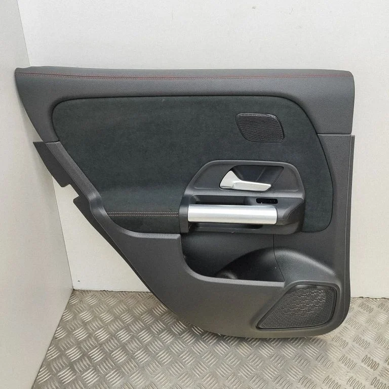 Aizmugurējo durvju apšuvums A2477302701