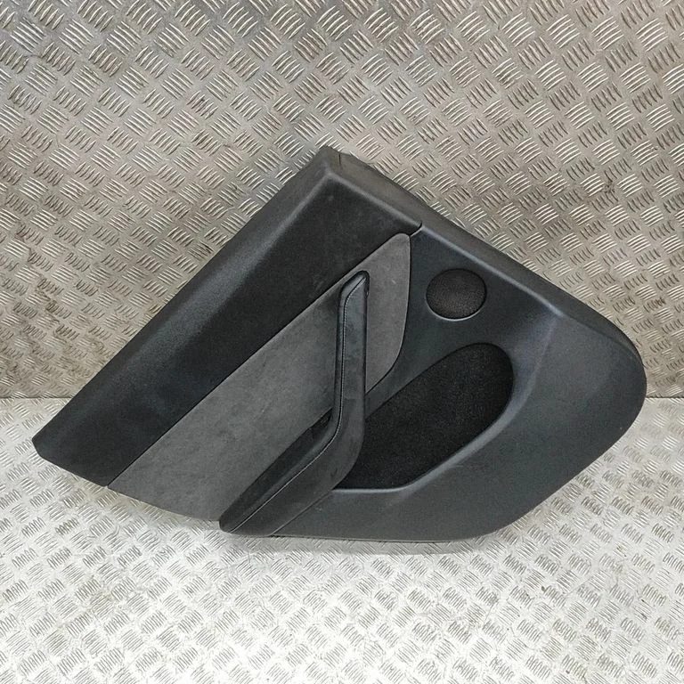 Boczek drzwi tylnych – Tesla Model Y (2020-)