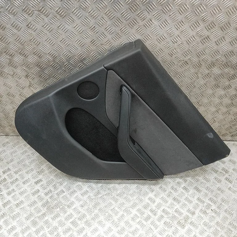 Boczek drzwi tylnych – Tesla Model Y (2020-)