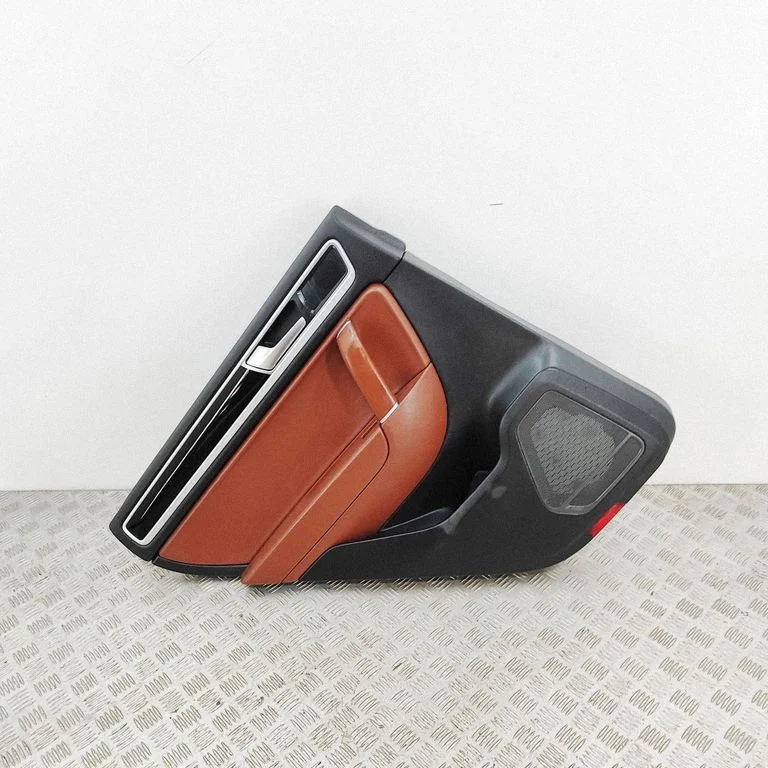 Aizmugurējo durvju apšuvums 7P6867215AL