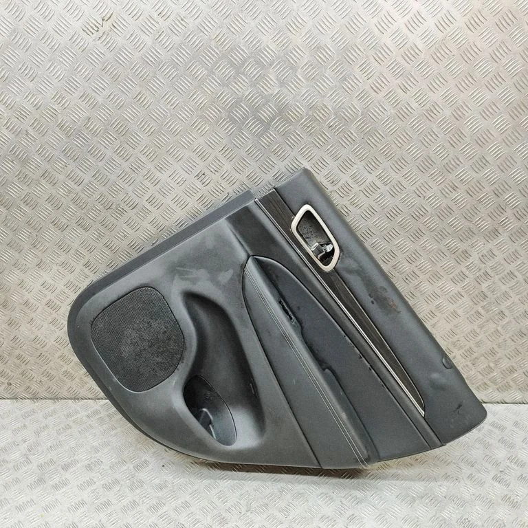 Aizmugurējo durvju apšuvums 1HX34TRM