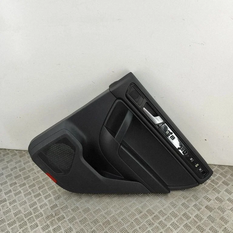 Tagumiste uste sisevooder – Volkswagen Touareg II (2010-2018)