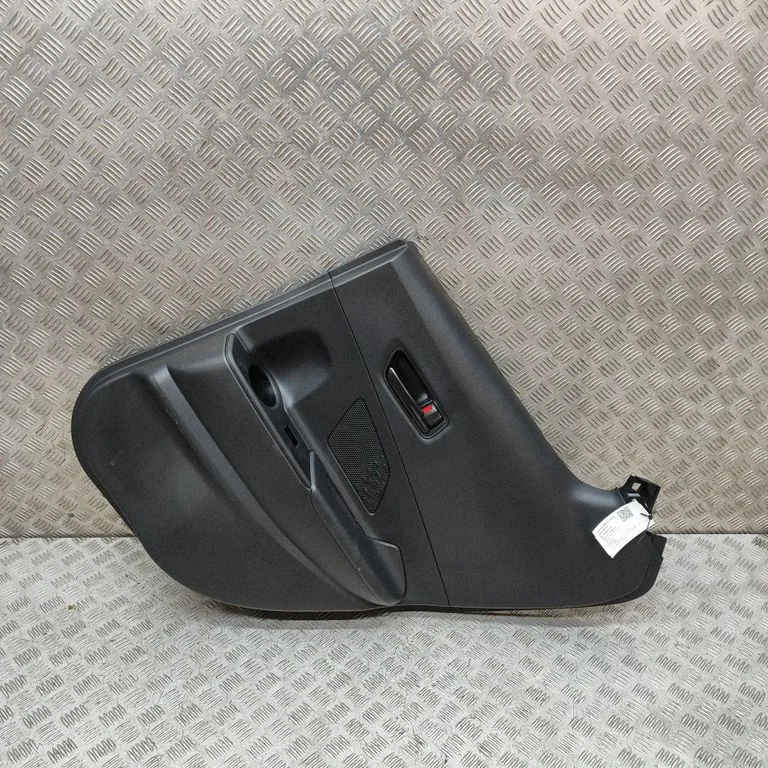 Aizmugurējo durvju apšuvums 67061F4210C1
