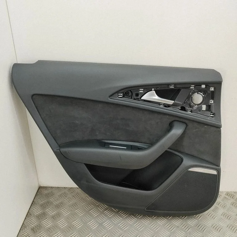 Boczek drzwi tylnych 4G0867305