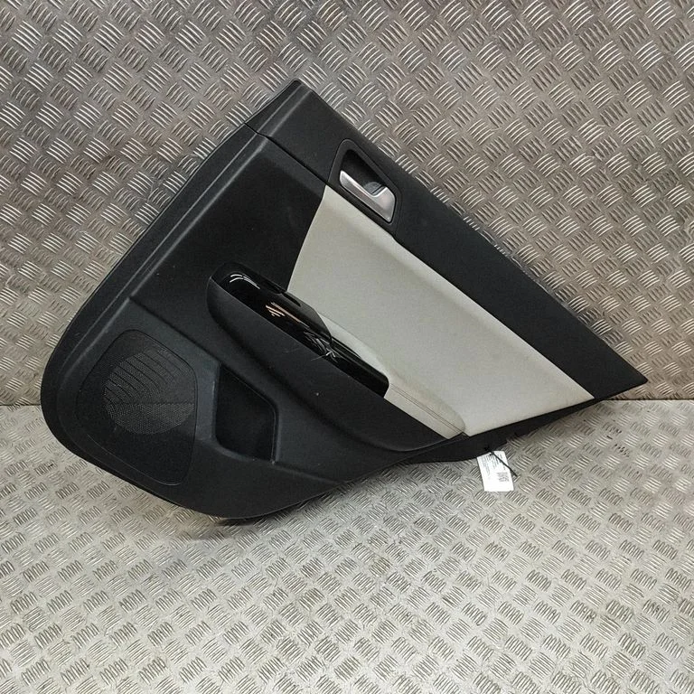 Aizmugurējo durvju apšuvums 83720F1010BG9
