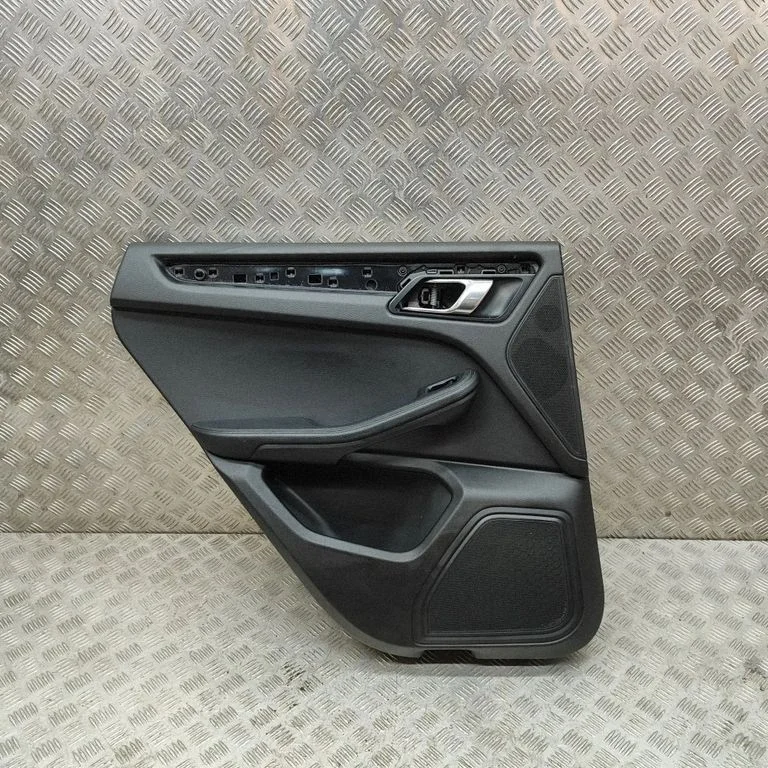Aizmugurējo durvju apšuvums – Porsche Macan (95B) (2014-2018)