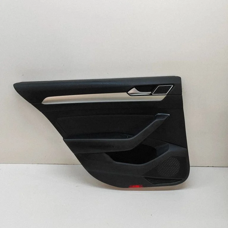 Aizmugurējo durvju apšuvums – Volkswagen Passat B7 USA (2012-2019)