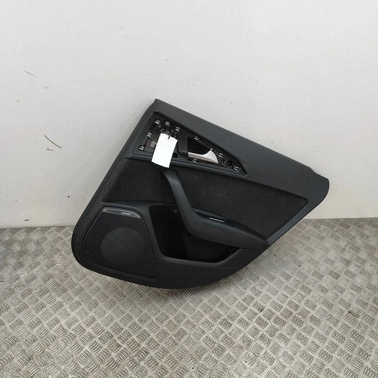Aizmugurējo durvju apšuvums 4G0839020