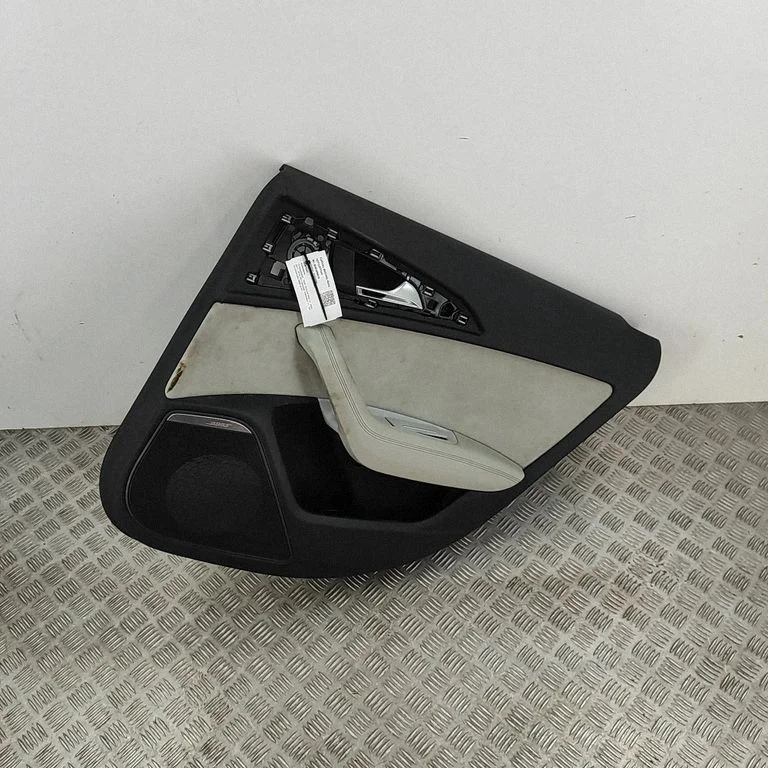 Aizmugurējo durvju apšuvums 4G0839020