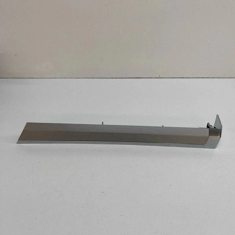 Aizmugurējo durvju apšuvums 7P5867419A