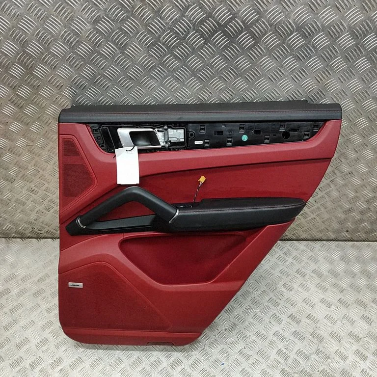 Aizmugurējo durvju apšuvums 9Y0867308C