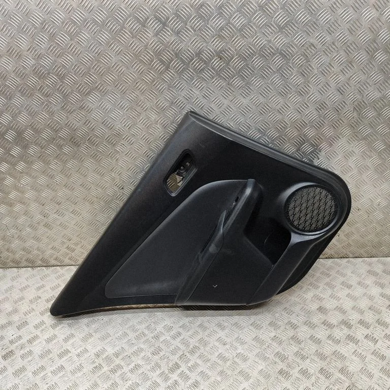 Tagumiste uste sisevooder – Toyota Prius (XW50) (2015-2023)