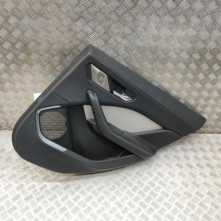 Aizmugurējo durvju apšuvums J9D327406BA