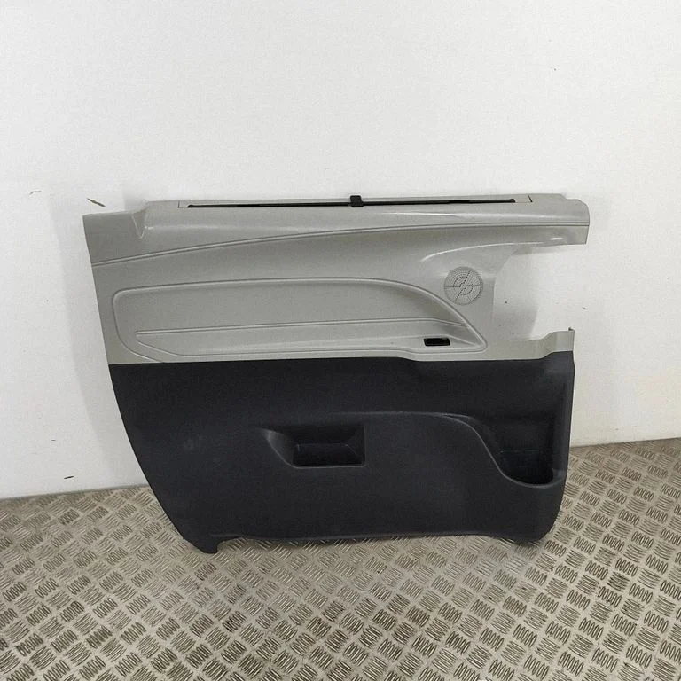 Aizmugurējo durvju apšuvums 6590808030D0