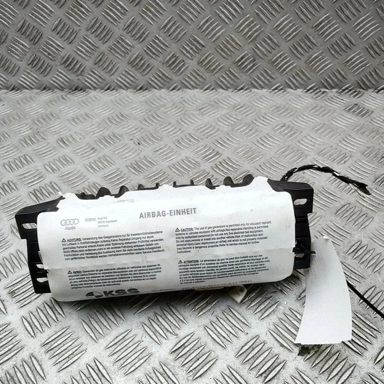 Kõrvalistuja turvapadi 8T0880204G