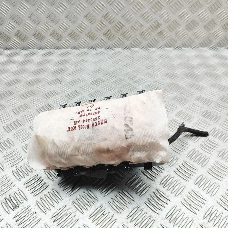 Kõrvalistuja turvapadi 104800900D