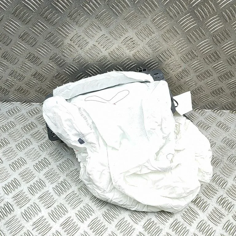 Passenger airbag 6943914