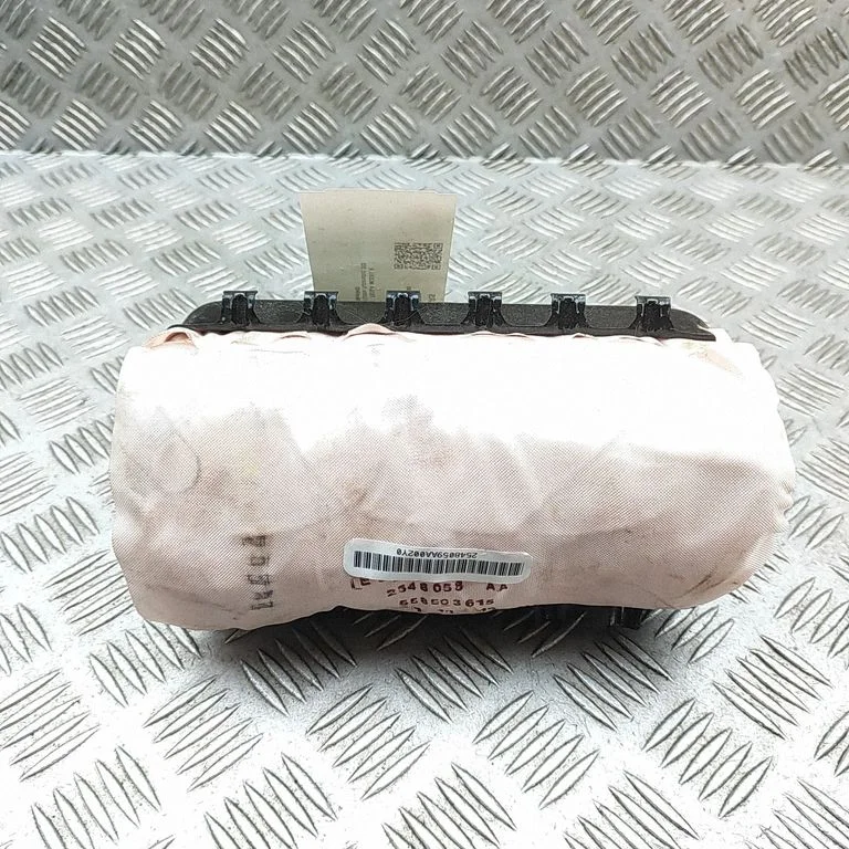 Kõrvalistuja turvapadi 150503500B