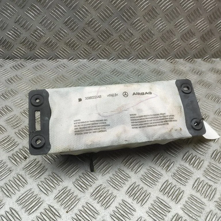 Passenger airbag A1678607701