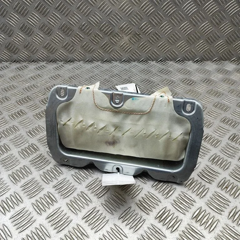 Passenger airbag CN15A044H30AA