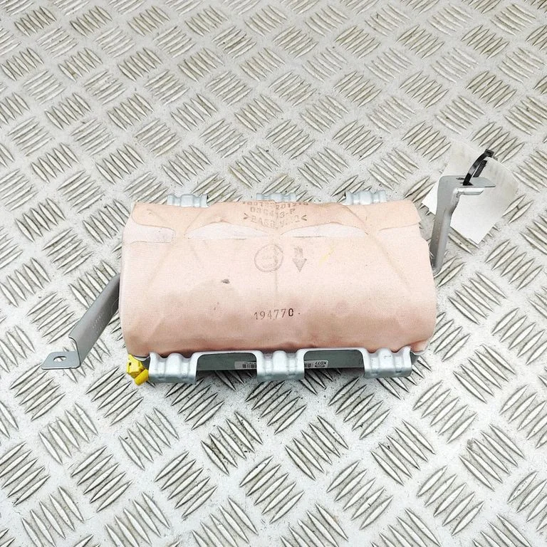Kõrvalistuja turvapadi KDZ757K50