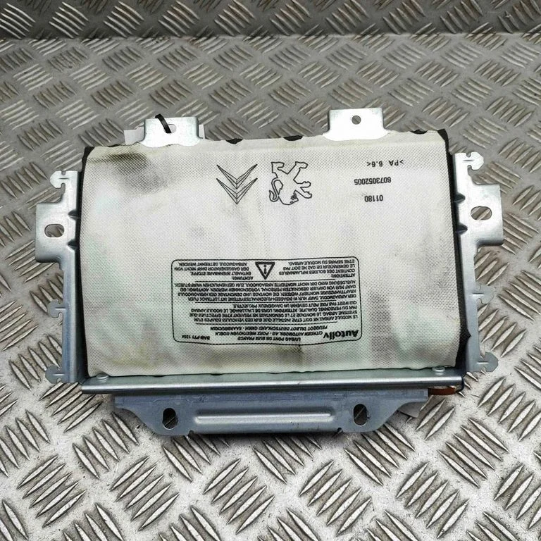 Kõrvalistuja turvapadi 9681466680