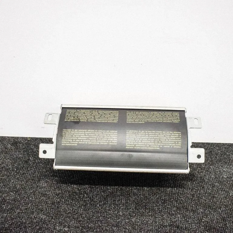 Kõrvalistuja turvapadi A2038600702