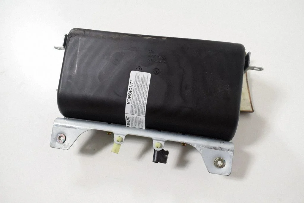 Passenger airbag 2R83F045H30BD