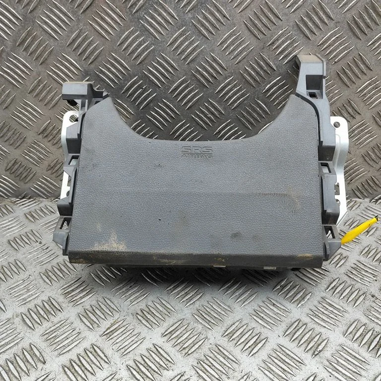 Ceļgalu drošības spilvens 7030A802