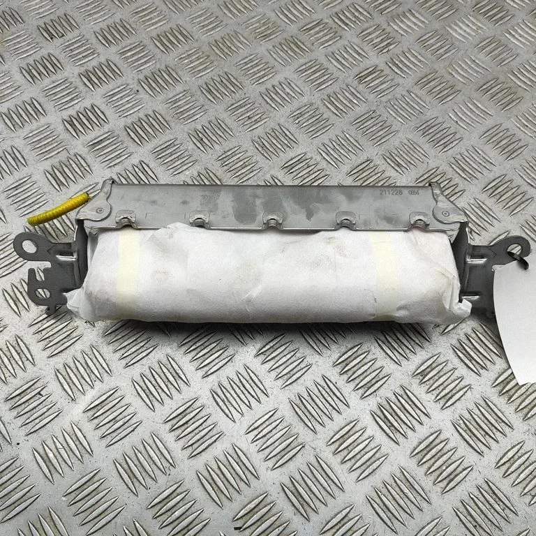 Knee airbag TG17D02001