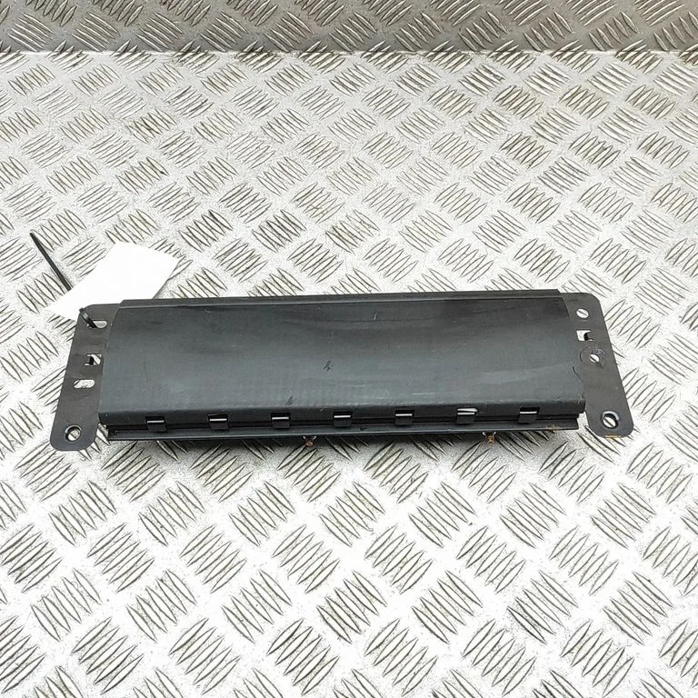 Ceļgalu drošības spilvens LJ7BS042A00AD